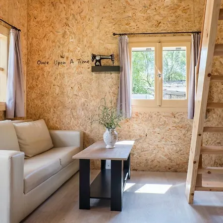아파트 Once Upon A Woodenhouse